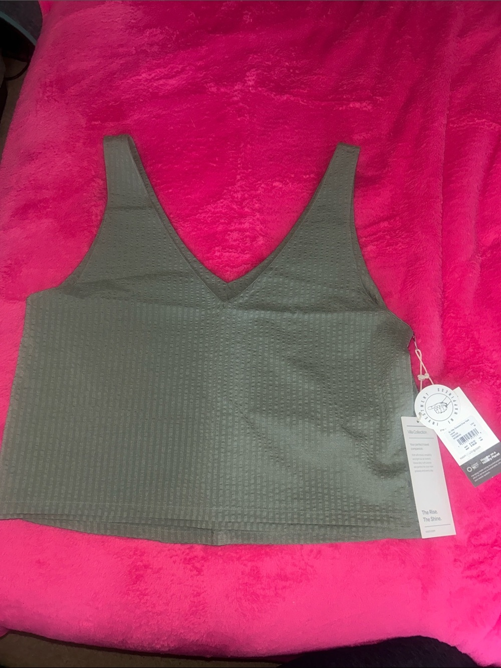 Vuori Villa Textured Crop Tank in Laurel